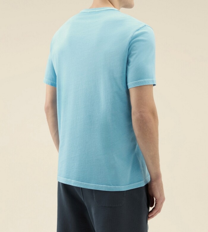 T-shirt Lavata Tinta in Capo in Puro Cotone con Stampa - WOOLRICH – CFWOTE0127MRUT3708 - Celeste - immagine 4